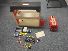 Große Pintoy Feuerwehr Holz Drehleiter Feuerwehrauto Biegepuppen + Feuerwache