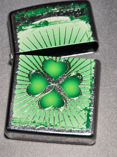 Zippo clover leichte beule - ,