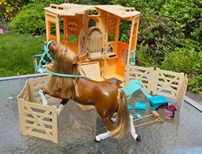 Barbie Pferdestall, vermutlich Cali-Girl Pferdestall Mattel, mit Pferd, Vintage