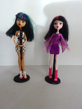 2 x Monster High Draculaura Creepateria Cleo Puppen + Ständer Mattel