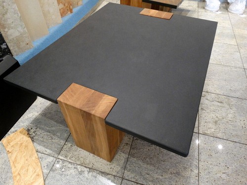 Tisch aus schiefer und eiche - tisch,