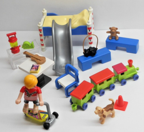 Kind mit kinderzimmer - mit, +