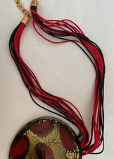 Runder Anhänger mit Kette