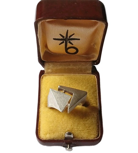 Skulpturaler modernist ring - skulpturaler,