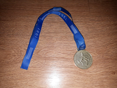 Antik ddr goldfarbene medaille - goldfarbene,