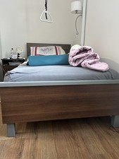 Seniorenbett mit Bettrost und Matratze 140x200