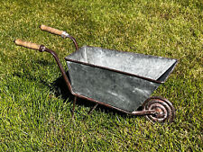Schubkarre zum Bepflanzen