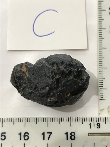 Großer schwarzer tektit - 1,