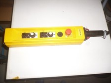 Hängetaster XACB4913 Schneider Electric 4 Drucktaster 1 Not-Halt/Not-Aus-Taster