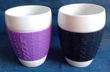 BODUM Pavina - 2 Becher PORZELLAN mit Silikonring in Lila + Schwarz - 0,35 l