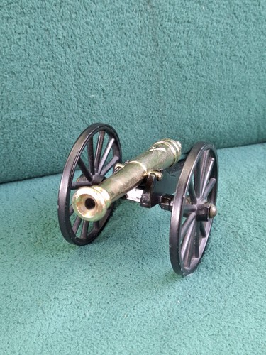 Vintage messingkanone auf - vintage-messingkanone,