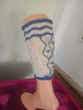 Handgestrickte Loferl Wadenstutzen mit Stickerei Trachten Herren naturweiß-blau