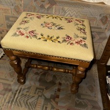 Hocker Antik Stickerei