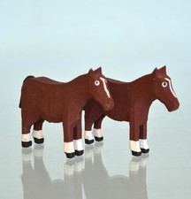 Pferd Figur Holz geschnitzt bemalt 5 cm hoch, 7 cm lang 2 Stück