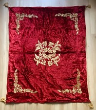 Rote Samtdecke, Tischdecke