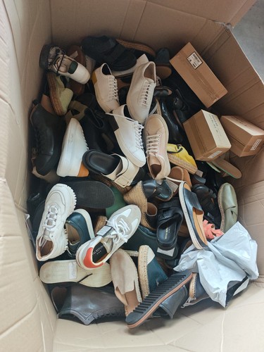 Einzelne schuhe turnschuhe - einzelne, schuhe,