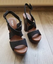 Sandalen mit Keilabsatz