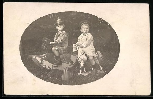 Foto zwei jungen auf - foto-ak,