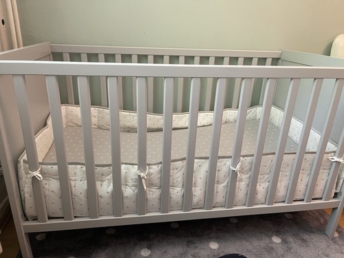 Babybett verkaufen grau - zu,