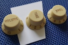 .  Fender Robert Cray Stratocaster Strat GUITAR KNOBS , Aged White