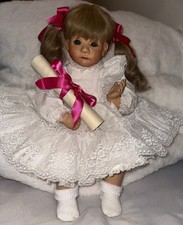 Bisquitporzellan mit echten Kristallaugen "Micky"