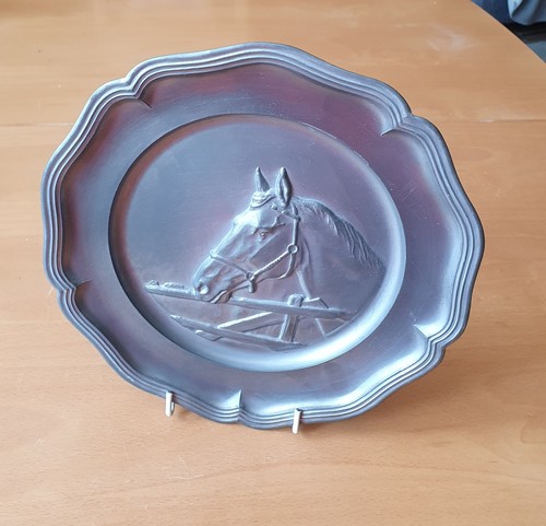 Vintage zinn teller relief - vintage, teller,