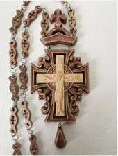 Geschnitztes Holzkruzifix