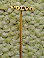 Anstecknadel Volvo Logo Schriftzug goldfarben von der Volvo Group Schweden