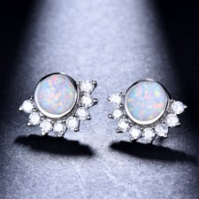 E08 Ohrstecker Ohrringe Blume Sonne Strahlen Kristall weiß Feueropal versilbert