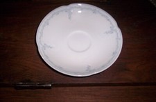 Kaiser-Porzellan, 2 Kaffee-Unterteller, Dekor Midinette, Form Dubarry