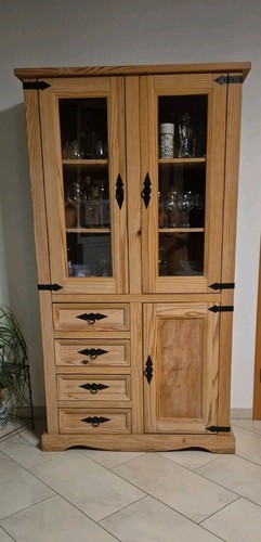 Vollholzschrank