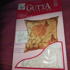 Seidenkissen ,, Honeymoon "  40x40cm, Pongee 08, Gutta in gold, Seidenmalerei