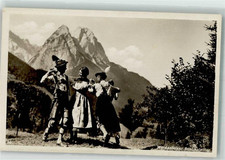 39879868 - Werdenfelser Schuhplattler Tracht Volkstanz