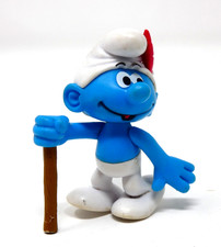 Wanderschlumpf mit Wanderstab