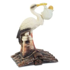 Storch mit Baby in Windel auf