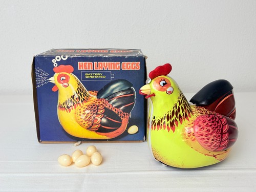 Hen laying eggs blechspielzeug - hen,
