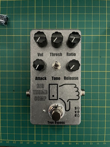 Engineers thumb mxr dyna comp - mxr,