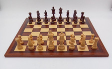 Schachbrett mit Schachspielfiguren