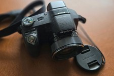 Sony Cyber-shot DSC-HX100V 16,2 MP Digitalkamera - Schwarz