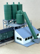 Modellbausatz von Kibri für H0 "Betonwerk SchwarzBau" 39930, zusammengebaut
