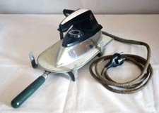 altes DDR Bügeleisen ESW  mit Halterung/ Ablage