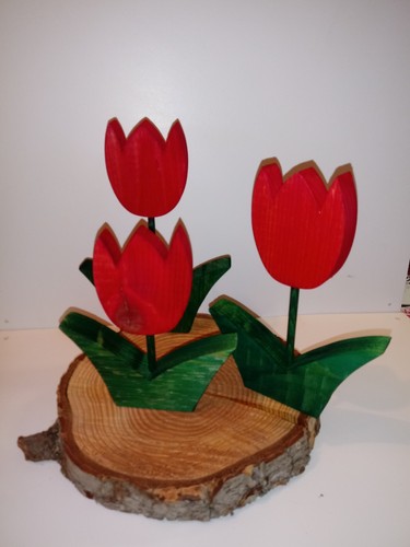 Tulpen aus holz auf - aus, rustikaler