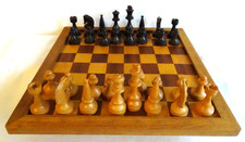 Schach Brett und Figuren Holz