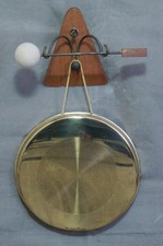 GONG WANDGONG 50ER 60ER MESSING MIT FILZKLÖPPEL UND HALTER AUS HOLZ