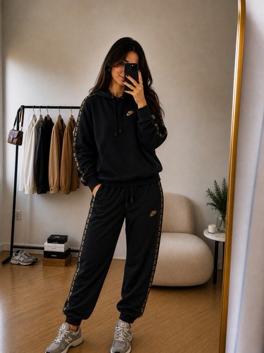 Nike repeat tracksuit schwarz - nike,