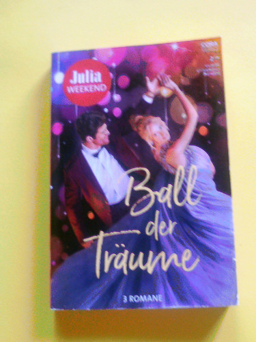 Julia weekend ball der - ,