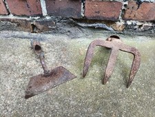 2x alte Hacke geschmiedet Kartoffelhacke 3 Zinken Gartenarbeit Eisen 