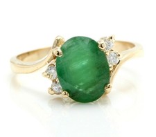 Natürliches Grün Smaragd Und