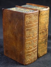 ANTIKE BUCHATTRAPPE GLÄSER KARAFFE GEHEIMVERSTECK DUMMY BÜCHER VERZIERT 19. JH.