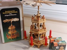 Vintage Weihnachtspyramide aus Holz auf 3 Ebenen mit 6 Kerzen